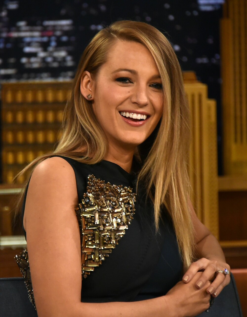 OVALT: Har du ovalt ansikt som skuespiller Blake Lively, kan du gå med det meste av ørepynt. OVALT: Har du ovalt ansikt som skuespiller Blake Lively, kan du gå med det meste av ørepynt.