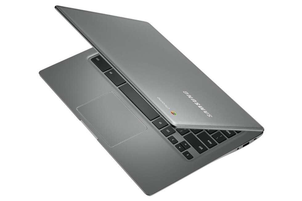 CHROMEBOOK: Samsung Chromebook 2 13 har 13,3 tommer skjerm i full HD-oppløsning. PC-en har svært lekkert utseende til å bare koste 3000 kroner. CHROMEBOOK: Samsung Chromebook 2 13 har 13,3 tommer skjerm i full HD-oppløsning. PC-en har svært lekkert utseende til å bare koste 3000 kroner.