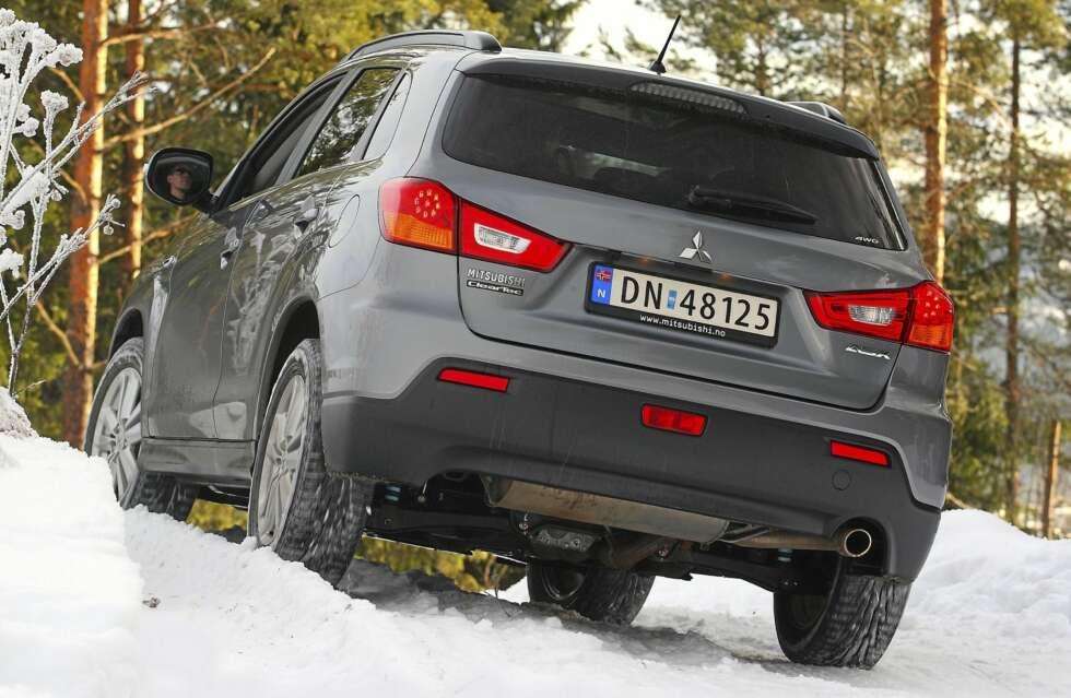 BANER VEI: Mitsubishi ASX er den SUVen som det ble solgt flest av i 2011. Hvorfor? Praktiske SUV-kvaliteter til en fornuftig penge. BANER VEI: Mitsubishi ASX er den SUVen som det ble solgt flest av i 2011. Hvorfor? Praktiske SUV-kvaliteter til en fornuftig penge.