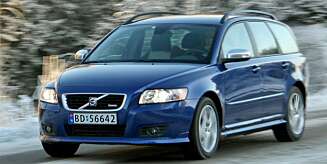 SMÅSNOBB: Den kompakte Volvo V50 har et snev av nordisk luksusbil over seg. FOTO: HM Arkiv SMÅSNOBB: Den kompakte Volvo V50 har et snev av nordisk luksusbil over seg. FOTO: HM Arkiv