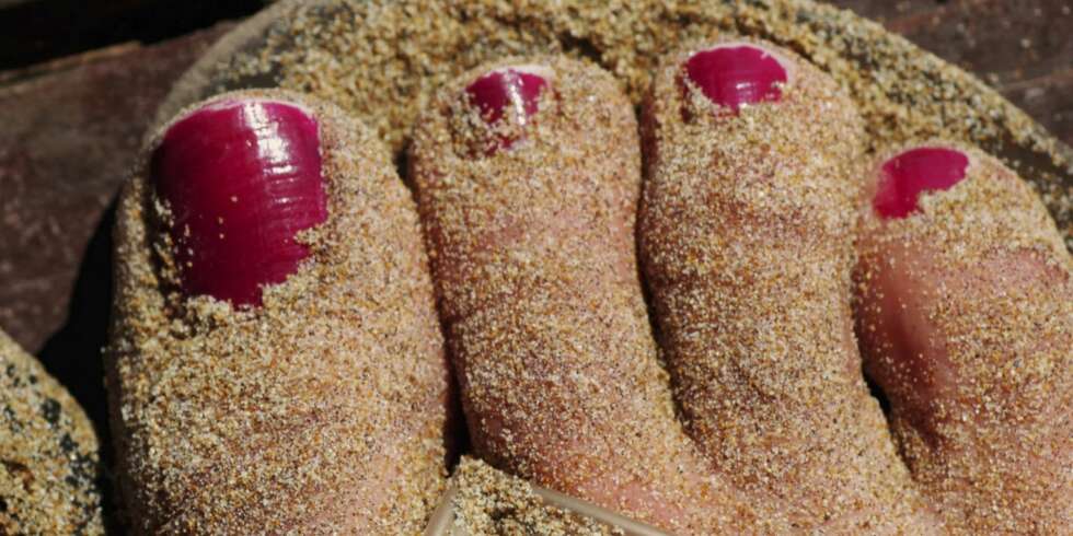 IKKE GLEM DISSE: Det er lett å glemme at også føttene trenger en omgang pleie og omsorg før du bestemmer deg for å sprade rundt i sandaler. IKKE GLEM DISSE: Det er lett å glemme at også føttene trenger en omgang pleie og omsorg før du bestemmer deg for å sprade rundt i sandaler.