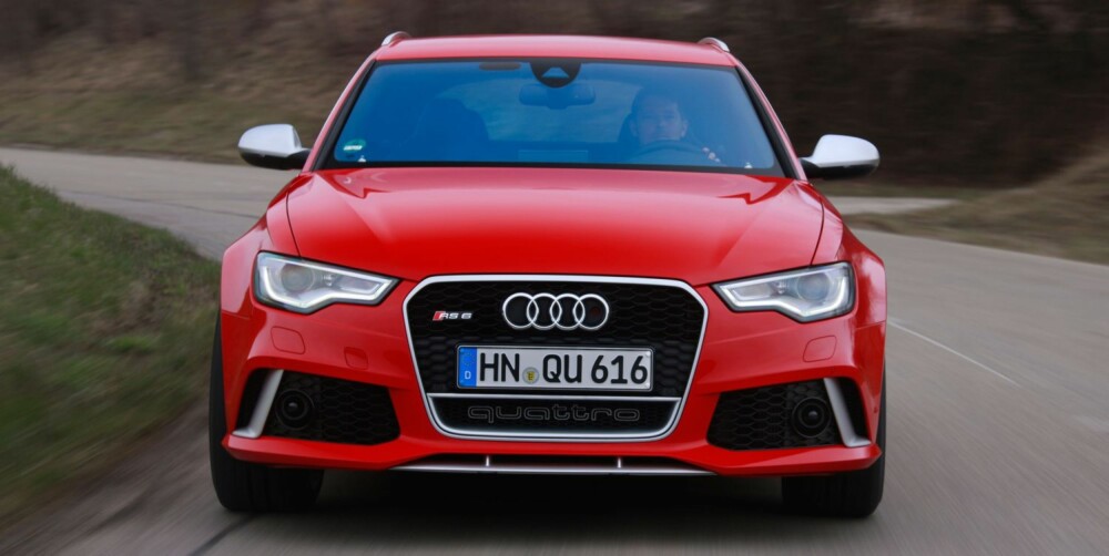 DER BOMBER: Audi RS 6 er en bombe av en bil. Under panseret produserer V8-motoren med to turboer ubegripelig mye kraft. FOTO: Audi DER BOMBER: Audi RS 6 er en bombe av en bil. Under panseret produserer V8-motoren med to turboer ubegripelig mye kraft. FOTO: Audi