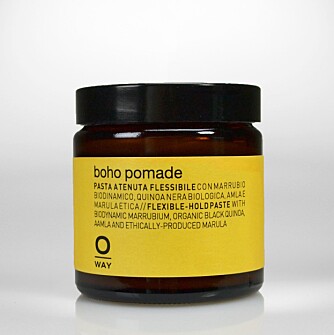 AVSLUTT MED: Når du er ferdig med å lage bølger i håret, kan du avslutte med å klemme oppbølgene i tørt hår med et matt, krembasert produkt i tørt hår, f. eks. O-Way Boho Pomenade, kr 259. AVSLUTT MED: Når du er ferdig med å lage bølger i håret, kan du avslutte med å klemme oppbølgene i tørt hår med et matt, krembasert produkt i tørt hår, f. eks. O-Way Boho Pomenade, kr 259.