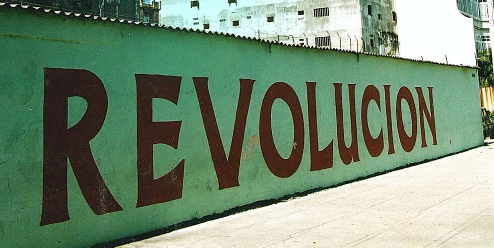 REVOLT: Revolusjonen på Cuba medførte at tiden ble frosset og at makten på sedvanlig vis ble korrumpert. REVOLT: Revolusjonen på Cuba medførte at tiden ble frosset og at makten på sedvanlig vis ble korrumpert.