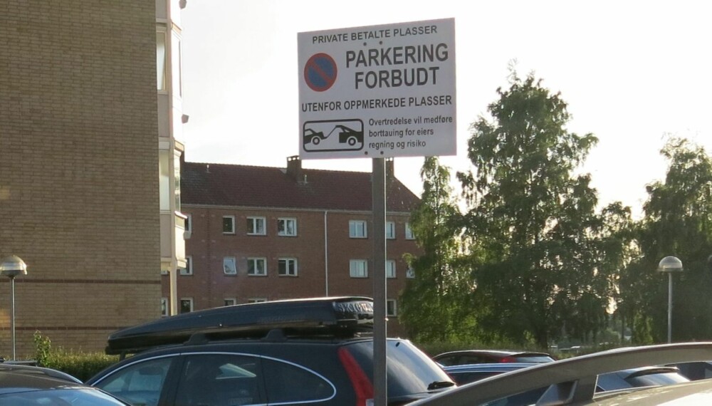 NYE REGLER: P-bransjen skal gjennom en opprydding, noe som kan gå ut over alle som benytter seg av nullkontrakter. Problemet med nullkontrakter, er at det er en rimelig måte for grunneieren å engasjere et p-selskap på - men det kan bli urimelig dyrt og problematisk for den som er uheldig og parkerer feil. ILLUSTRASJONSFOTO: Martin Jansen NYE REGLER: P-bransjen skal gjennom en opprydding, noe som kan gå ut over alle som benytter seg av nullkontrakter. Problemet med nullkontrakter, er at det er en rimelig måte for grunneieren å engasjere et p-selskap på - men det kan bli urimelig dyrt og problematisk for den som er uheldig og parkerer feil. ILLUSTRASJONSFOTO: Martin Jansen
