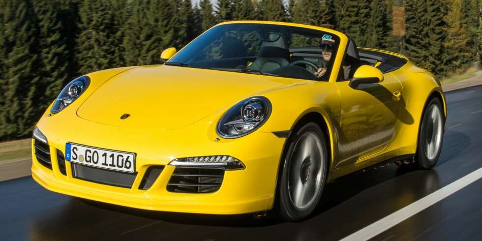 HELT KÖNIG: I starten av Weinebene-passet er det høststemning, lenger opp i bakken slår kong Vinter til. Da er det greit med firehjulsdrift til å temme 400 hk. FOTO: Porsche HELT KÖNIG: I starten av Weinebene-passet er det høststemning, lenger opp i bakken slår kong Vinter til. Da er det greit med firehjulsdrift til å temme 400 hk. FOTO: Porsche