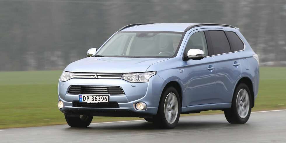 MITSUBISHI OUTLANDER: Den ladbare hybriden har tatt over mesteparten av salget. FOTO: Petter Handeland MITSUBISHI OUTLANDER: Den ladbare hybriden har tatt over mesteparten av salget. FOTO: Petter Handeland