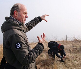 Regissør Erik Poppe instruerer filmteamet under en befaring på Oscars-borg. Fra dette punktet ble Blücher beskutt. Tåken ligger tett akkurat som 9. april 1940. Regissør Erik Poppe instruerer filmteamet under en befaring på Oscars-borg. Fra dette punktet ble Blücher beskutt. Tåken ligger tett akkurat som 9. april 1940.