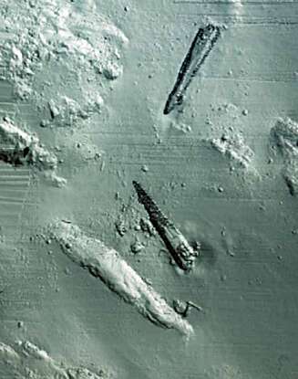 Dette sonarbildet viser restene av U-864, som ligger omtrent 150 meter fra posisjonen der ubåten sank etter torpedotreff. Det er ikke funnet levninger fra mannskapet. Dette sonarbildet viser restene av U-864, som ligger omtrent 150 meter fra posisjonen der ubåten sank etter torpedotreff. Det er ikke funnet levninger fra mannskapet.