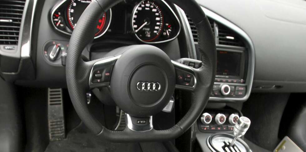KLASSISK AUDI: Interiøret skiller seg ikke stort fra de billigere modellene. KLASSISK AUDI: Interiøret skiller seg ikke stort fra de billigere modellene.