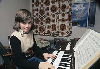SJARMTROLL: Her er Løberg ved pianoet i 1977. FOTO: Håkon O. Lislerud Egmont HM SJARMTROLL: Her er Løberg ved pianoet i 1977. FOTO: Håkon O. Lislerud Egmont HM