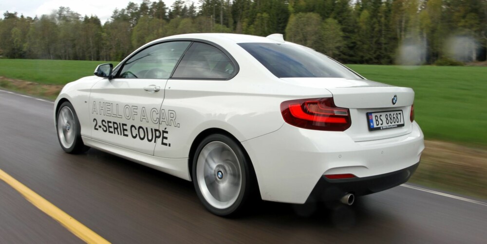 LANGTURBIL: I testtrioen er BMW 220i den klart mest komfortable og kombinerer fjæringskomfort og sportslighet på en mesterlig måte. LANGTURBIL: I testtrioen er BMW 220i den klart mest komfortable og kombinerer fjæringskomfort og sportslighet på en mesterlig måte.
