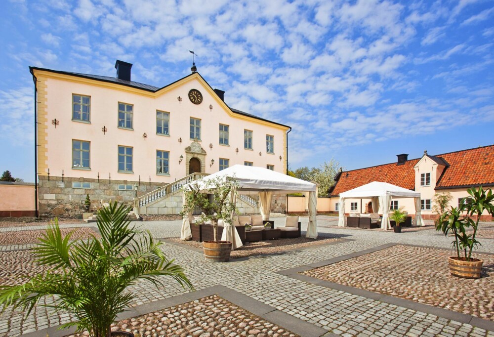 HESSELBY SLOTT - det rosa musikkslottet utenfor Stockholm. HESSELBY SLOTT - det rosa musikkslottet utenfor Stockholm.