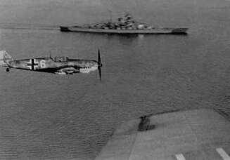 Tirpitz blir eskortert av Messerschmitt-fly i norsk farvann. Tirpitz blir eskortert av Messerschmitt-fly i norsk farvann.