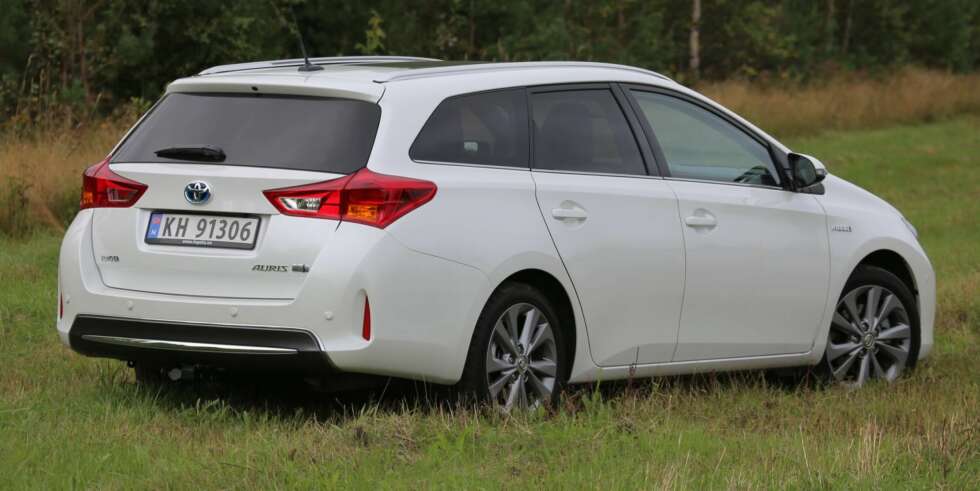 ENESTE HYBRID: Auris Hybrid Touring Sports er eneste stasjonsvogn med hybrid drivlinje til under 300 000 kroner på det norske markedet. ENESTE HYBRID: Auris Hybrid Touring Sports er eneste stasjonsvogn med hybrid drivlinje til under 300 000 kroner på det norske markedet.