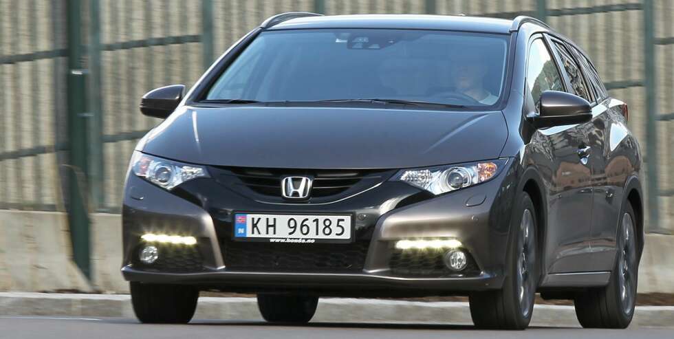 RASK: Med den nye 1,6-litersdieselen er Honda Civic raskere enn andre alternativer med motor av samme størrelsesklasse. Motoren har dessuten svært jevn kraftutvikling, og det gjør den lettkjørt. FOTO: Petter Handeland RASK: Med den nye 1,6-litersdieselen er Honda Civic raskere enn andre alternativer med motor av samme størrelsesklasse. Motoren har dessuten svært jevn kraftutvikling, og det gjør den lettkjørt. FOTO: Petter Handeland