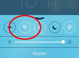 SLÅ AV WIFI: Vil du slå av iPhone-ens trådløse nett gjøres dette raskest fra kontrollsenteret. SLÅ AV WIFI: Vil du slå av iPhone-ens trådløse nett gjøres dette raskest fra kontrollsenteret.