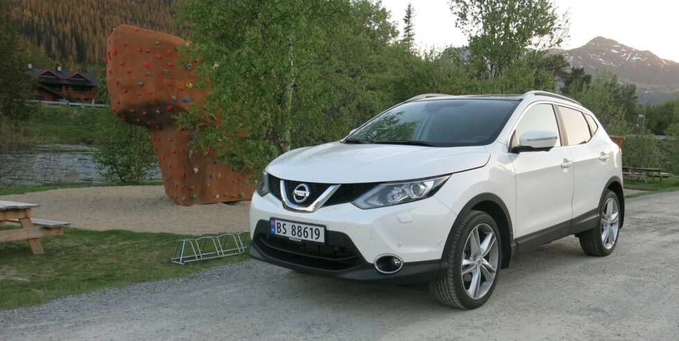 GODT KJØP: Nissan Qashqai 1,2 DIG-T koster fra hyggelige 239 000 kroner, mens den fullspekkede Teknaversjonen koster fra 293 000 kroner. Da får du mye fornuftig familiebil for pengene GODT KJØP: Nissan Qashqai 1,2 DIG-T koster fra hyggelige 239 000 kroner, mens den fullspekkede Teknaversjonen koster fra 293 000 kroner. Da får du mye fornuftig familiebil for pengene