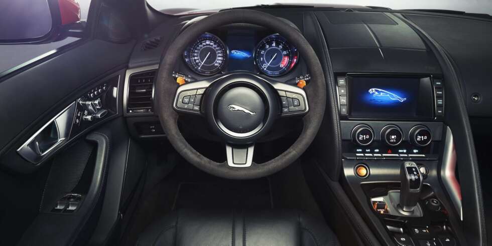 FETT: Tykt ratt er fett. FOTO: Jaguar FETT: Tykt ratt er fett. FOTO: Jaguar