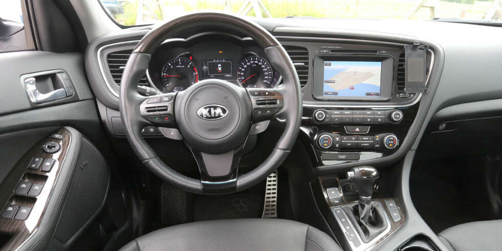 BRA STANDARD: De nye Kia-modellene har attraktive førermiljø. Kia Optima er ikke noe unntak. BRA STANDARD: De nye Kia-modellene har attraktive førermiljø. Kia Optima er ikke noe unntak.