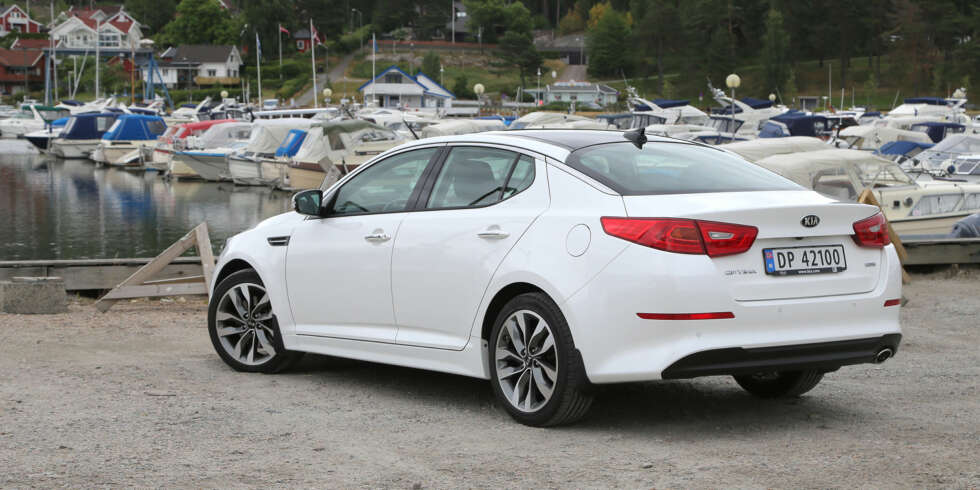 SNUR SEG: Kia Optima har en egen evne til å vekke oppmerksomhet. Mange synes bilen ser mer kostbar ut enn den i virkeligheten er. SNUR SEG: Kia Optima har en egen evne til å vekke oppmerksomhet. Mange synes bilen ser mer kostbar ut enn den i virkeligheten er.