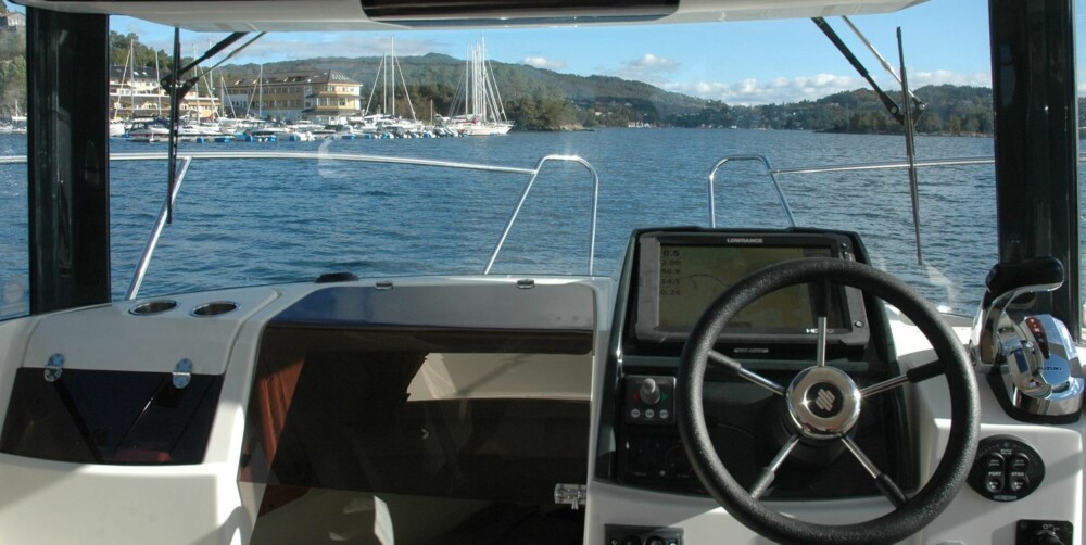 SIKT: Askeladden P 80 Pilothouse med 300 hk Suzuki har fått meget god sikt. FOTO: Beng-Erik Iversen SIKT: Askeladden P 80 Pilothouse med 300 hk Suzuki har fått meget god sikt. FOTO: Beng-Erik Iversen