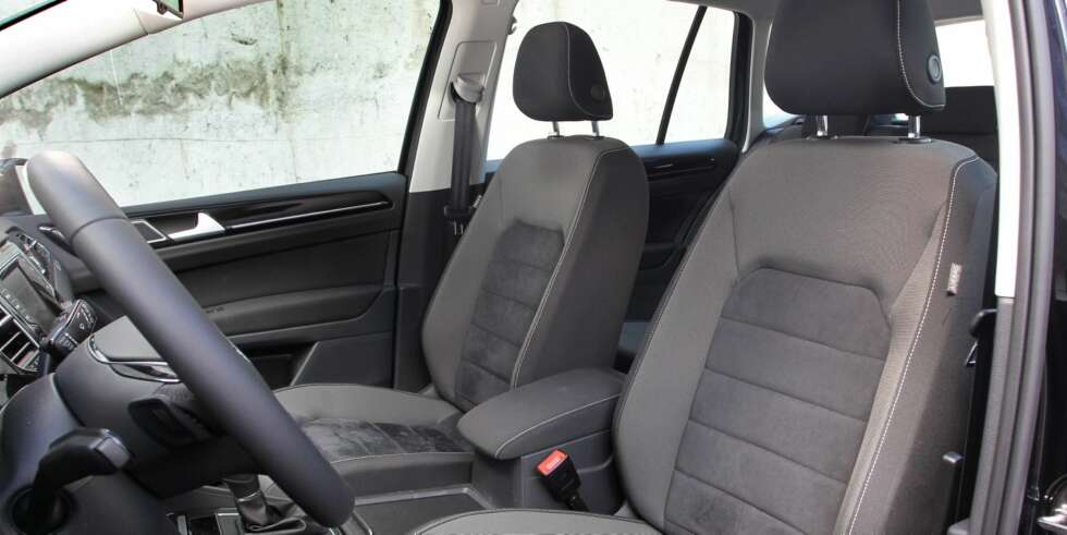 I HØYDEN: Sportsvan er bilen for deg som liker en høy og oversiktlig sittestilling. Her setter du deg rett inn, ikke ned og inn. I HØYDEN: Sportsvan er bilen for deg som liker en høy og oversiktlig sittestilling. Her setter du deg rett inn, ikke ned og inn.