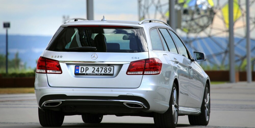 BRUKTBIL: Facelift i 2013 er et pluss for nye Mercedes-Benz E-klasse, mens kostnadsbildet roper på bruktbil. BRUKTBIL: Facelift i 2013 er et pluss for nye Mercedes-Benz E-klasse, mens kostnadsbildet roper på bruktbil.