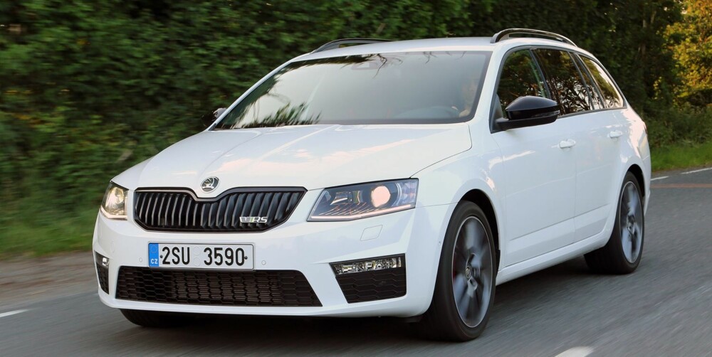 FOR FAMILIEN: Bagasjerommet i RS er like stort som i vanlige Octavia stasjonsvogn - 610 liter, og en av klassens største. Større enn Avensis, Passat og Mazda 6, for å nevne noen. FOR FAMILIEN: Bagasjerommet i RS er like stort som i vanlige Octavia stasjonsvogn - 610 liter, og en av klassens største. Større enn Avensis, Passat og Mazda 6, for å nevne noen.
