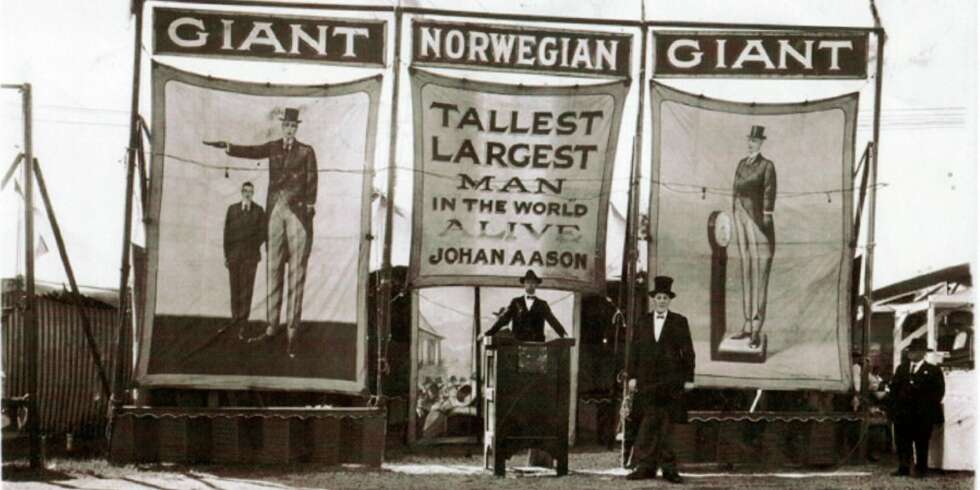 Intet sirkus uten en lang mann å vise fram. Dermed ble yrkesvalget enkelt for emigrantsønnen Johan Aasen. Intet sirkus uten en lang mann å vise fram. Dermed ble yrkesvalget enkelt for emigrantsønnen Johan Aasen.