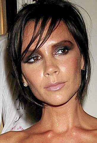 OVERGANGER: Victoria Beckham sin sminke har litt for markante overganger. OVERGANGER: Victoria Beckham sin sminke har litt for markante overganger.