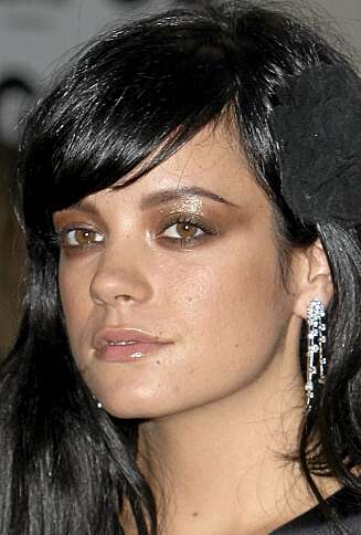 PROFIL: Lily Allen sin sminke er ikke like fin i profil som den kanksje var sett forfra. PROFIL: Lily Allen sin sminke er ikke like fin i profil som den kanksje var sett forfra.
