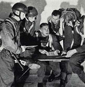 Senere general Ole Jacob Bangstad ( i midten) var sjef for kompaniet det meste av tiden. Han var personlig leder for Operation Waxwing og ventet at resten av kompaniet skulle følge etter gruppen hans. De kom aldri. Senere general Ole Jacob Bangstad ( i midten) var sjef for kompaniet det meste av tiden. Han var personlig leder for Operation Waxwing og ventet at resten av kompaniet skulle følge etter gruppen hans. De kom aldri.