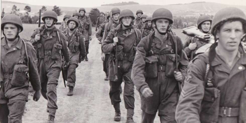 På det meste telte kompaniet omkring 170 mann. De trente på ulike steder i England og Skottland, i perioder sammen med britiske luftbårne divisjoner. De høstet mye ros for innsatsen sin under øvelser. På det meste telte kompaniet omkring 170 mann. De trente på ulike steder i England og Skottland, i perioder sammen med britiske luftbårne divisjoner. De høstet mye ros for innsatsen sin under øvelser.