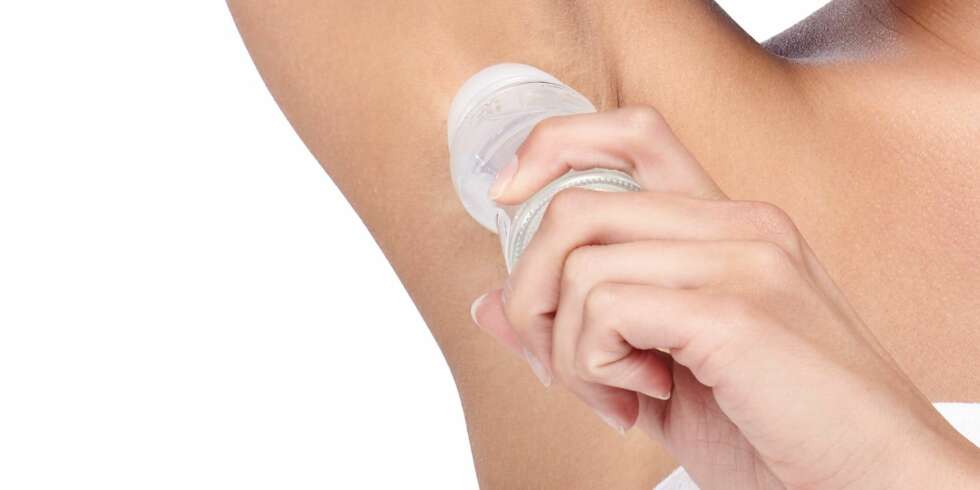 PÅFØRING AV DEODORANT: Finnes det en gal og en riktig måte å påføre deodorant på? Svaret får du her! PÅFØRING AV DEODORANT: Finnes det en gal og en riktig måte å påføre deodorant på? Svaret får du her!