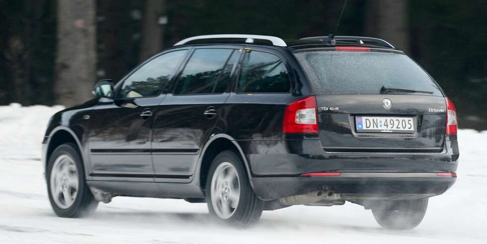 MYE FOR PENGENE: Med liten dieselmotor er Skoda Octavia en rimelig måte å skaffe seg 4WD på. PS: Sjekk også VW Passat 4Motion (2006-2011) 84 % (50-100 000 km) er uten feil. FOTO: Egil Nordlien, HM Foto MYE FOR PENGENE: Med liten dieselmotor er Skoda Octavia en rimelig måte å skaffe seg 4WD på. PS: Sjekk også VW Passat 4Motion (2006-2011) 84 % (50-100 000 km) er uten feil. FOTO: Egil Nordlien, HM Foto