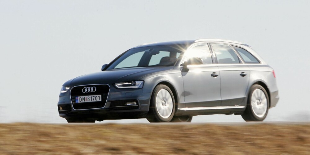 PREMIUM: Nye A4 - om vi kan kalle den det - er veldig lik forgjengeren, men Audi har tatt visse grep som gjør at den fortsatt ser moderne ut. PREMIUM: Nye A4 - om vi kan kalle den det - er veldig lik forgjengeren, men Audi har tatt visse grep som gjør at den fortsatt ser moderne ut.