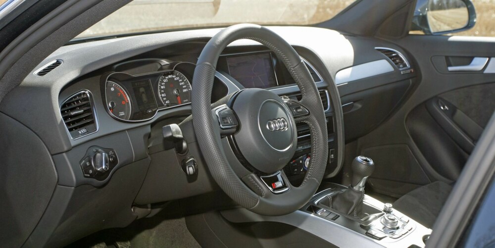 HELT TOPP: Materialkvaliteten er topp og ergonomien for fører helt prima. Det koster, men dette er Audi gode på. HELT TOPP: Materialkvaliteten er topp og ergonomien for fører helt prima. Det koster, men dette er Audi gode på.