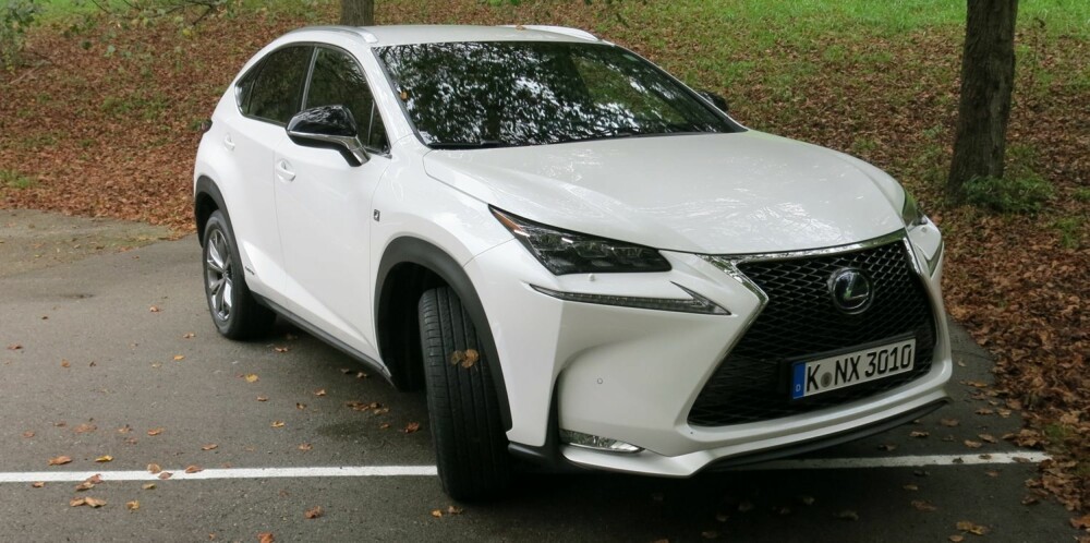 SUV: Lexus NX 300h har et 555 liter stort bagasjerom og kan trekke 1500 kilo. Bildet viser F Sport-versjonen. FOTO: Martin Jansen SUV: Lexus NX 300h har et 555 liter stort bagasjerom og kan trekke 1500 kilo. Bildet viser F Sport-versjonen. FOTO: Martin Jansen