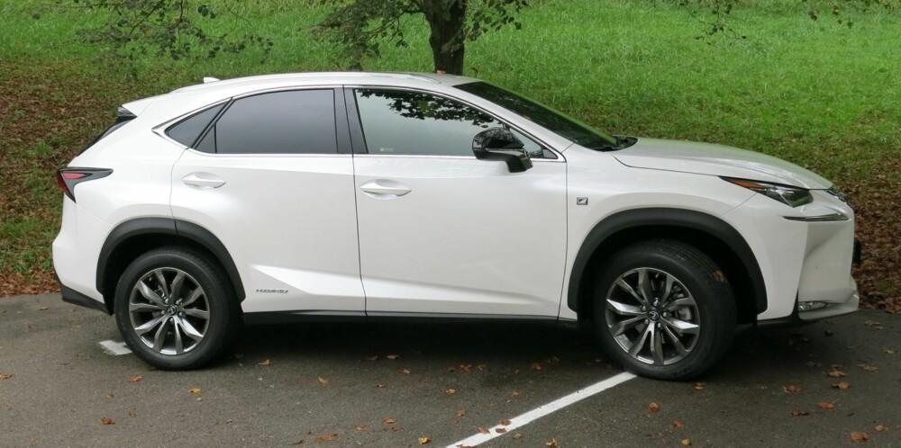 PRØVEKJØRT: Vi har prøvekjørt Lexus NX 300h Luxury og Lexus NX 300h F Sport. FOTO: Martin Jansen PRØVEKJØRT: Vi har prøvekjørt Lexus NX 300h Luxury og Lexus NX 300h F Sport. FOTO: Martin Jansen