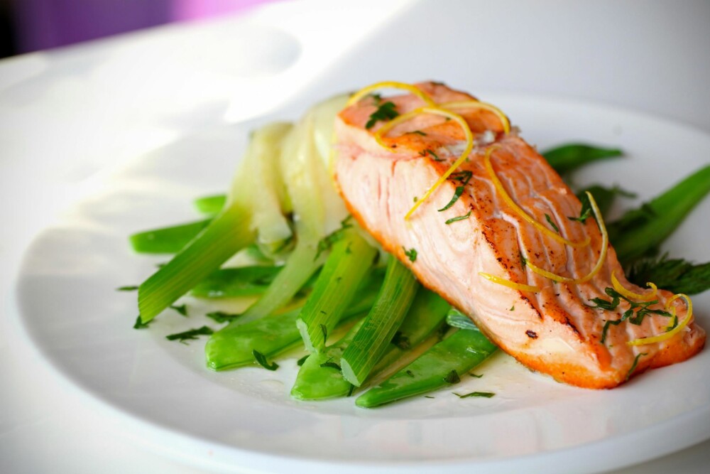 SPIS PROTEINER: Fisk inneholder Omega 3 som gir et sunt og vakkert hår. SPIS PROTEINER: Fisk inneholder Omega 3 som gir et sunt og vakkert hår.