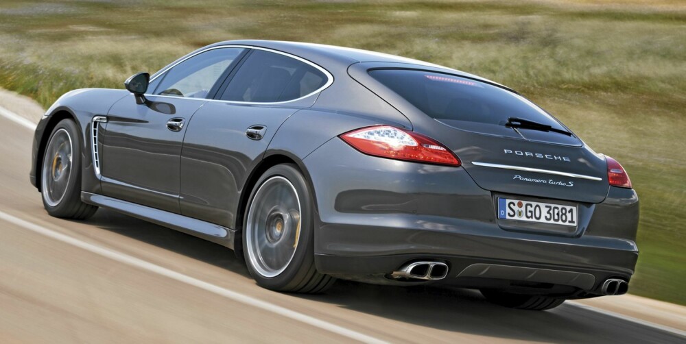 PEN ELLER IKKE: Mange liker å mislike utseendet til Porsche Panamera. Designerne har strevd for å gi en stor fireseter tydelige Porsche-former. Det de fleste kanskje kan være enige om, er at den har særpreg. FOTO: Porsche PEN ELLER IKKE: Mange liker å mislike utseendet til Porsche Panamera. Designerne har strevd for å gi en stor fireseter tydelige Porsche-former. Det de fleste kanskje kan være enige om, er at den har særpreg. FOTO: Porsche
