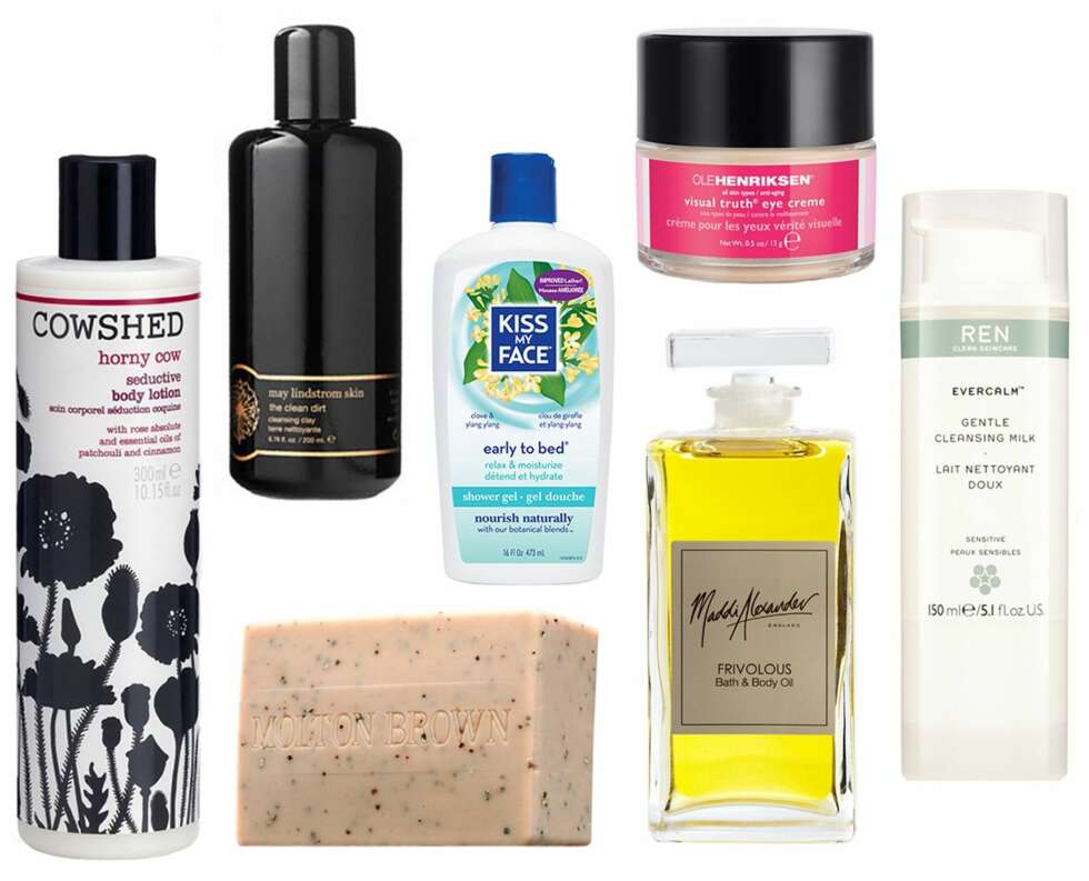 SKJØNNHETSPRODUKTER MED KRYDDER: Horny Cow Seductive Body Lotion fra Cowshed, kr 198 (inneholder kanel). The Clean Dirt Cleansing Clay fra May Lindstrom, 499 kr (inneholder kanel og gurkemeie). Early to Bed Shower and Bath Gel fra Kiss My Face , kr 73, (inneholder nellik). Visual Truth Eye Cream 15g fra Ole Henriksen, kr 545 (inneholder gurkemeierot). Re-Charge Black Pepper Bodyscrub Bar fra Molton Brown, kr 149 (inneholder sorte pepperkorn). Evocative Bath & Body Oil 100ml fra Maddi Alexander, kr 315 (inneholder nellik og ingefær). Evercalm Gentle Cleansing Milk, fra REN, kr 249 kr (inneholder fennikelfrøekstrakt). SKJØNNHETSPRODUKTER MED KRYDDER: Horny Cow Seductive Body Lotion fra Cowshed, kr 198 (inneholder kanel). The Clean Dirt Cleansing Clay fra May Lindstrom, 499 kr (inneholder kanel og gurkemeie). Early to Bed Shower and Bath Gel fra Kiss My Face , kr 73, (inneholder nellik). Visual Truth Eye Cream 15g fra Ole Henriksen, kr 545 (inneholder gurkemeierot). Re-Charge Black Pepper Bodyscrub Bar fra Molton Brown, kr 149 (inneholder sorte pepperkorn). Evocative Bath & Body Oil 100ml fra Maddi Alexander, kr 315 (inneholder nellik og ingefær). Evercalm Gentle Cleansing Milk, fra REN, kr 249 kr (inneholder fennikelfrøekstrakt).