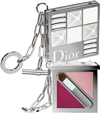 CHRISTAL SHINE: Sommerens one-shot leppeprodukt fra Dior er inspirert av den ikoniske Dior Christal klokken. CHRISTAL SHINE: Sommerens one-shot leppeprodukt fra Dior er inspirert av den ikoniske Dior Christal klokken.