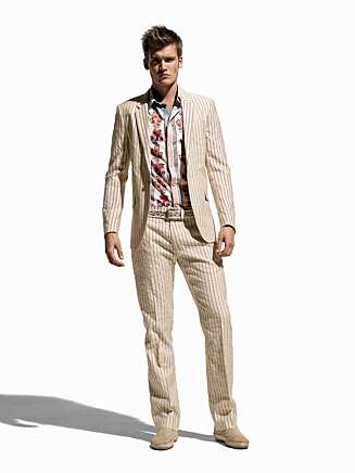 HERREDESIGNER: Matthew Williamson debuterer som herreklærdesigner, eksklusivt for Hennes & Mauritz. HERREDESIGNER: Matthew Williamson debuterer som herreklærdesigner, eksklusivt for Hennes & Mauritz.