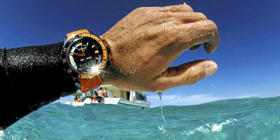 DYKKEKLOKKE: Tissot SEA-Touch kan dykkes med ned til 200 meter, og har i tillegg en dykkerloggbok. DYKKEKLOKKE: Tissot SEA-Touch kan dykkes med ned til 200 meter, og har i tillegg en dykkerloggbok.