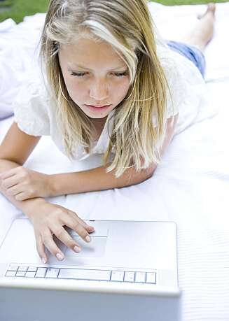 SAMLER LIKES: Det kommer inn mange bilder av unge jenter (og gutter) som gjerne vil vise seg frem og samle "likes" på disse Facebook-gruppene. SAMLER LIKES: Det kommer inn mange bilder av unge jenter (og gutter) som gjerne vil vise seg frem og samle "likes" på disse Facebook-gruppene.