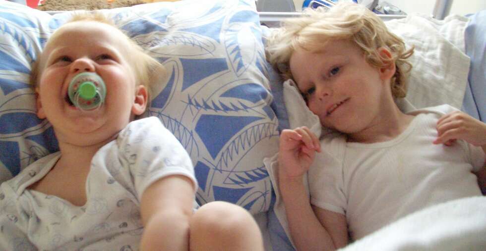LIVSGLEDE: Foreldrene fokuserte alltid på livet. Det lettet stemningen. Ettersom Lucas og Elias ble syke så tidlig, hadde de nok heller ikke noe begrep om døden. (Foto: Privat) LIVSGLEDE: Foreldrene fokuserte alltid på livet. Det lettet stemningen. Ettersom Lucas og Elias ble syke så tidlig, hadde de nok heller ikke noe begrep om døden. (Foto: Privat)