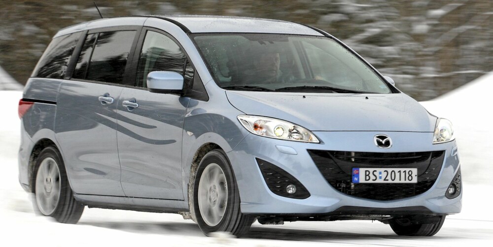GLIS: Det er ikke tilfeldig at grillen til Mazda 5 ser ut som en smilemunn. Mazda mener at biler skal se vennlige ut. FOTO: Egil Nordlien, HM Foto GLIS: Det er ikke tilfeldig at grillen til Mazda 5 ser ut som en smilemunn. Mazda mener at biler skal se vennlige ut. FOTO: Egil Nordlien, HM Foto