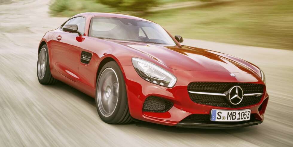 SMALERE: GT er to centimeter smalere enn SLS. FOTO: Daimler AG SMALERE: GT er to centimeter smalere enn SLS. FOTO: Daimler AG